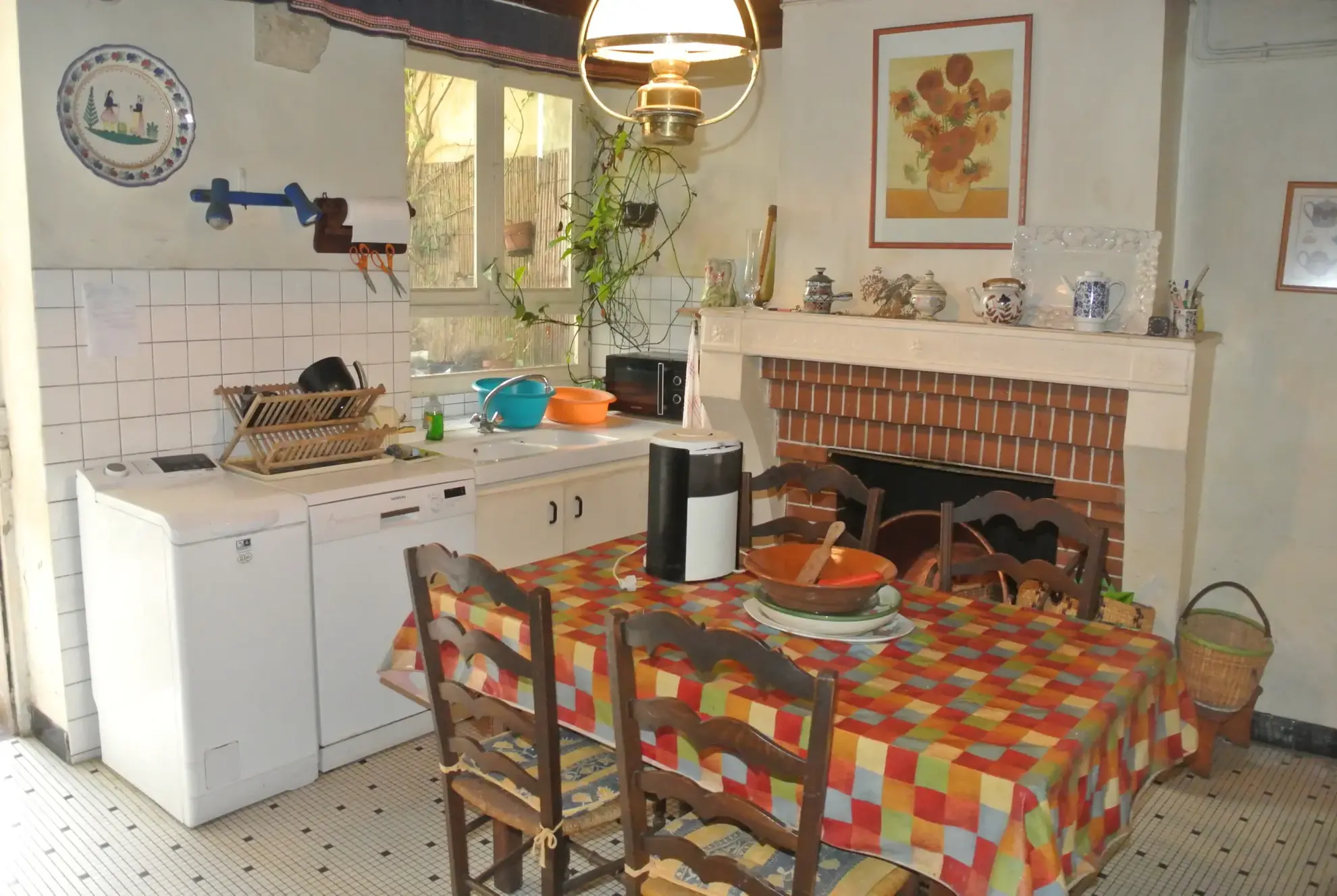 Maison de village avec patio et garages à Sainte Bazeille - Potentiel de rénovation 