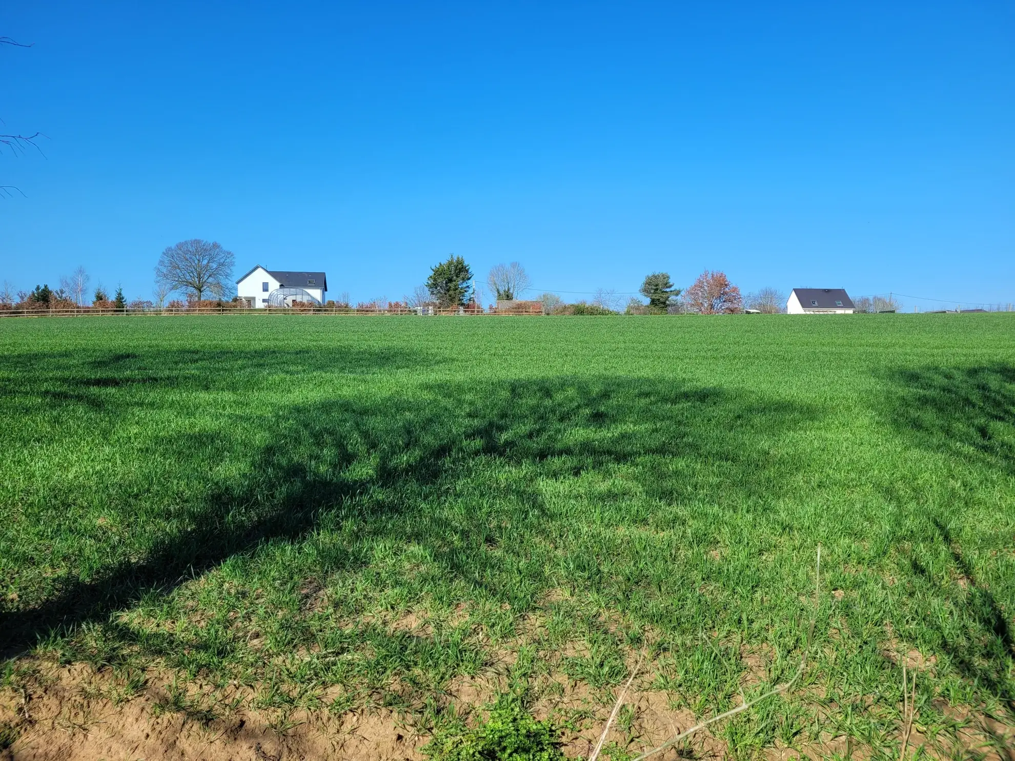 Terrain à bâtir de 1375 m² à Routot, vue dégagée et accès rapide à l’A13 