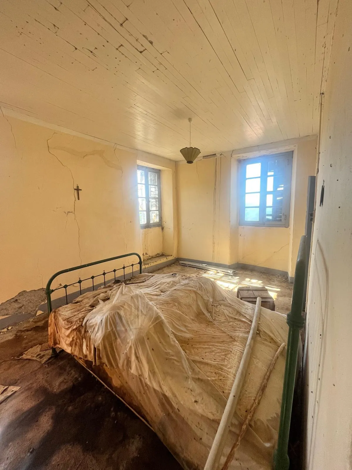 Maison à rénover de 91 m² à Bigorno avec jardin et cave 