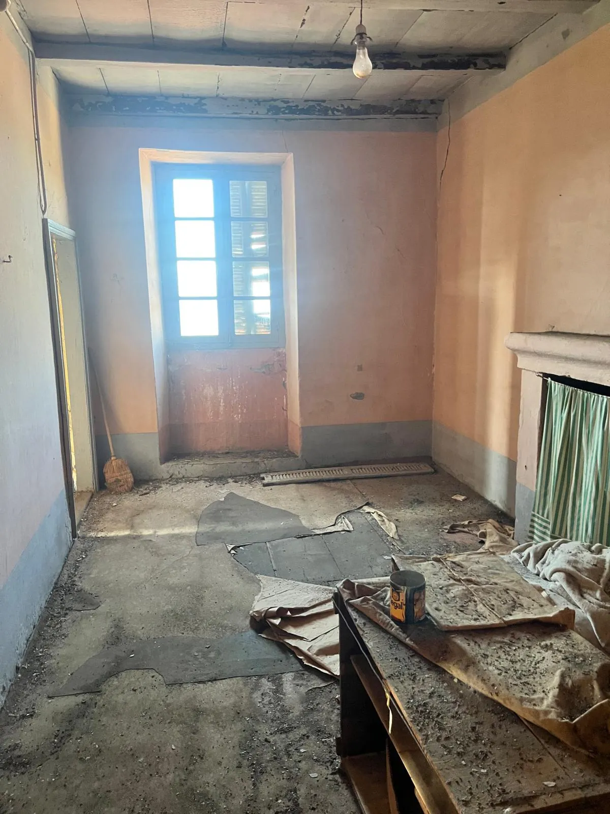 Maison à rénover de 91 m² à Bigorno avec jardin et cave 