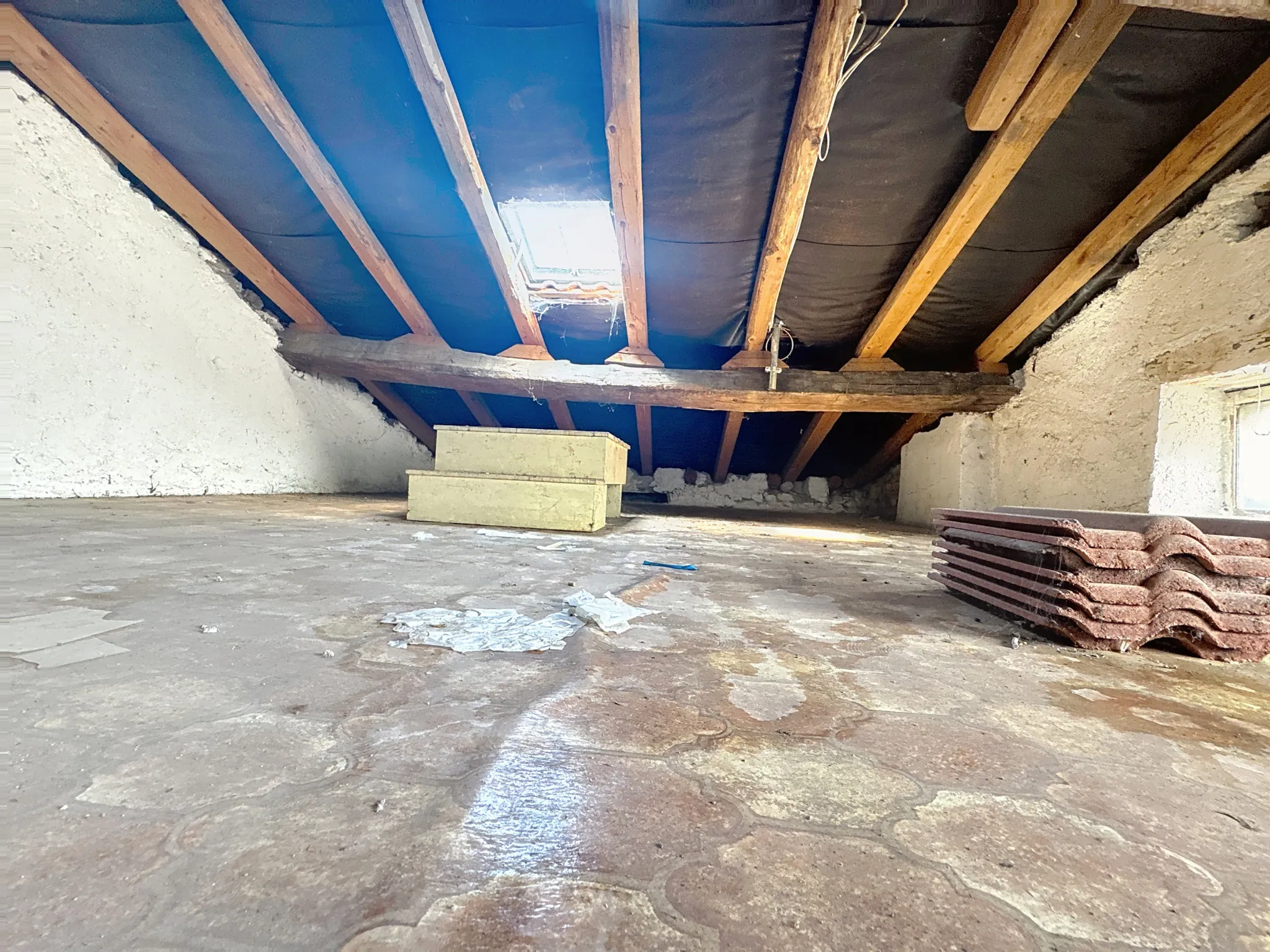 Maison à rénover à Mirecourt avec 2 chambres - Potentiel d'investissement 