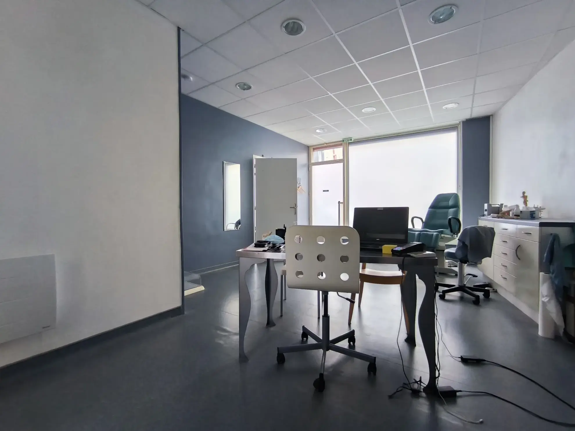 Local d'activité à Elbeuf - 75m² avec parking et potentiel de transformation