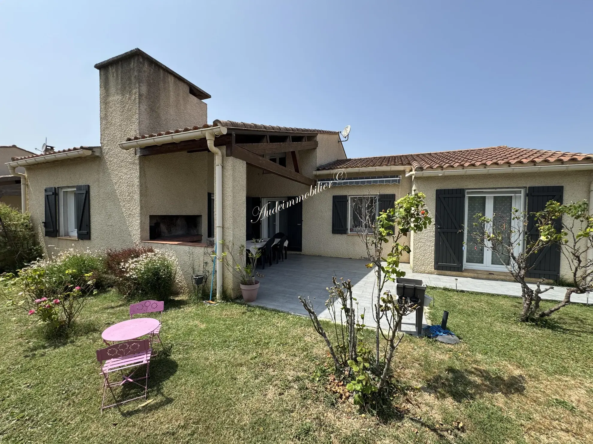 Belle villa de plain-pied avec garage et terrasse à Limoux 