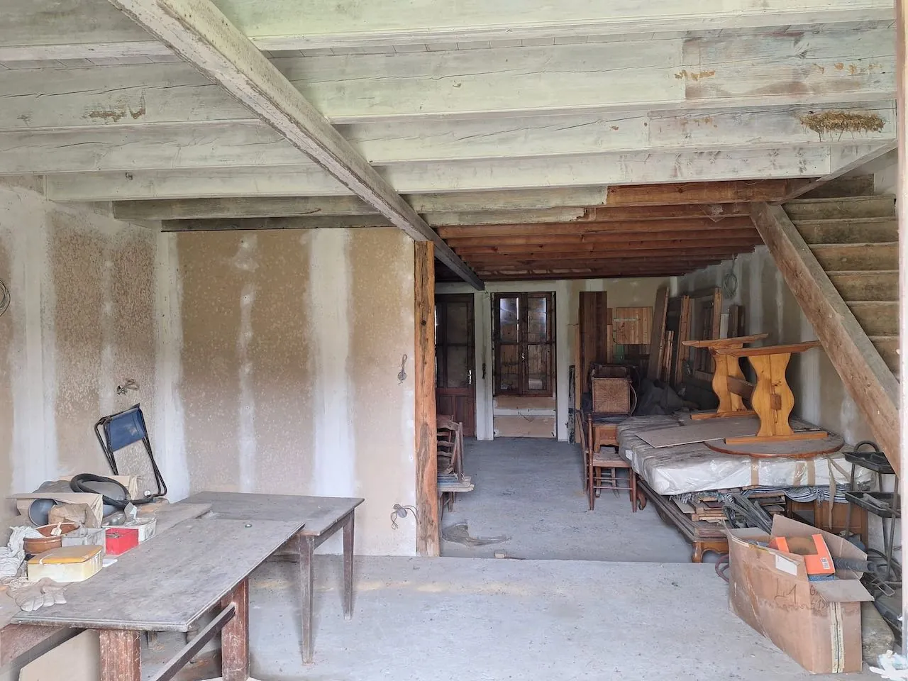 Maison en pierre à rénover à Bournezeau avec forge et terrain vaste 