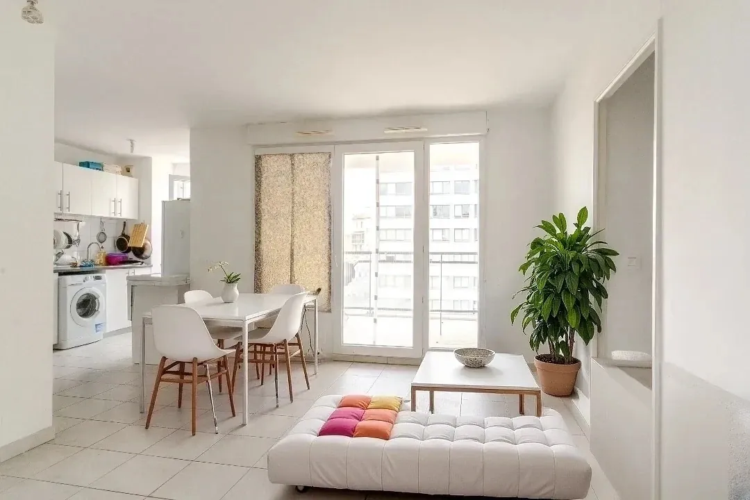 Appartement T3 avec terrasse à Marseille La Joliette – centre-ville et vue dégagée 