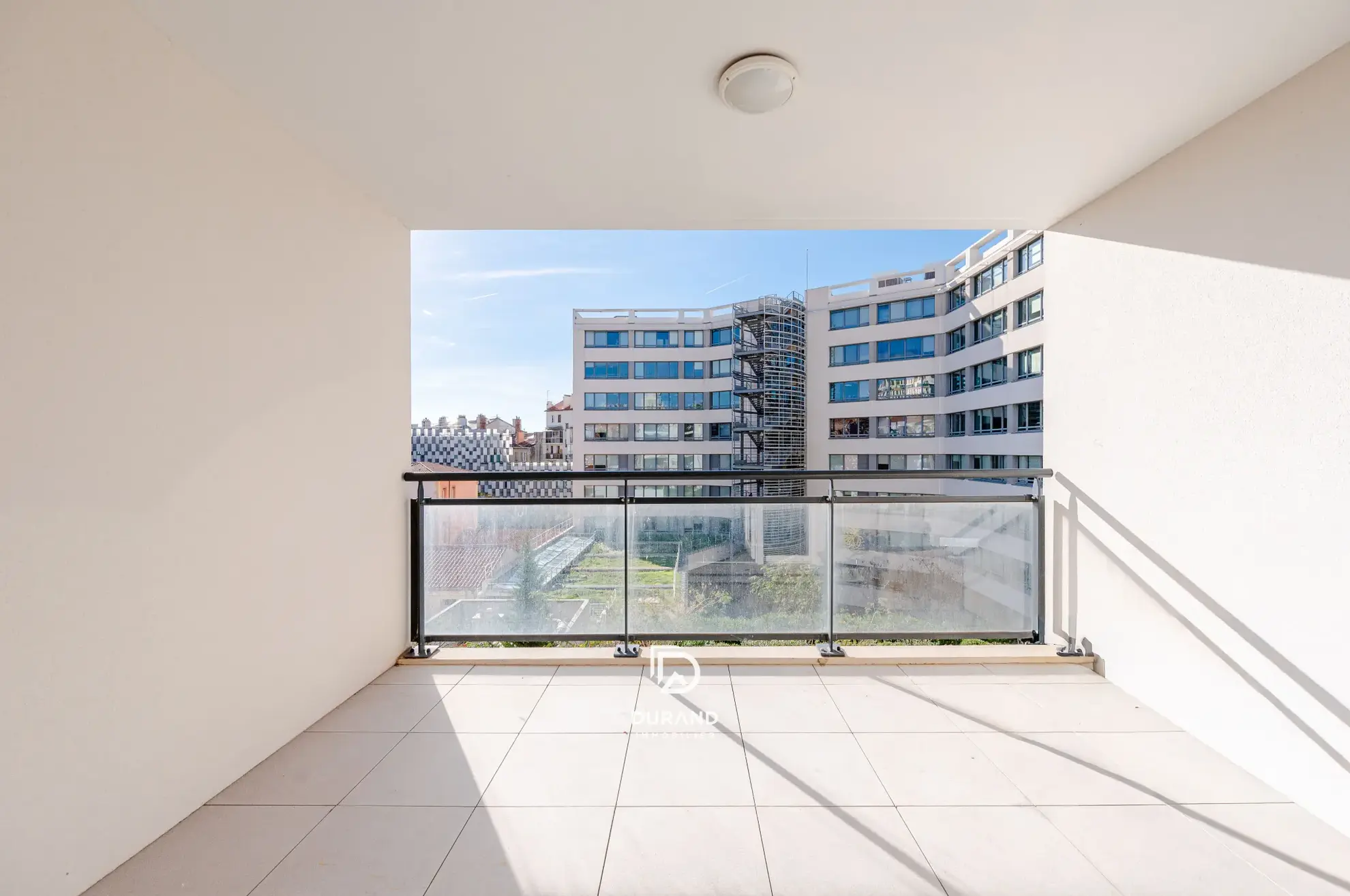 Appartement T3 avec terrasse à Marseille La Joliette – centre-ville et vue dégagée 