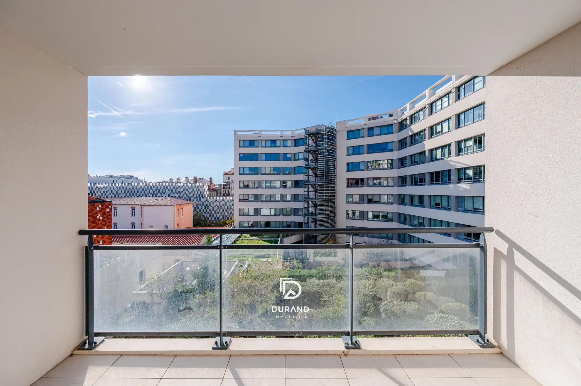 Appartement T3 avec terrasse à Marseille La Joliette – centre-ville et vue dégagée 