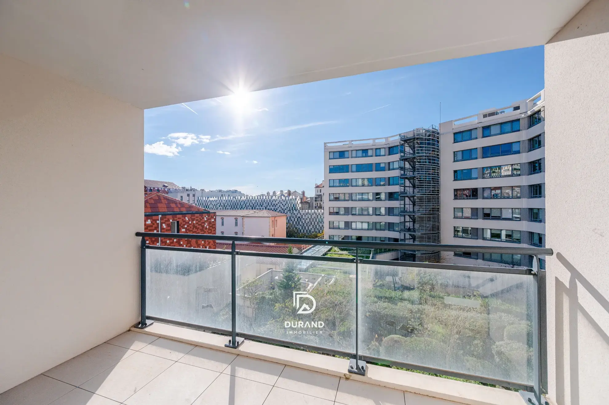 Appartement T3 avec terrasse à Marseille La Joliette – centre-ville et vue dégagée 