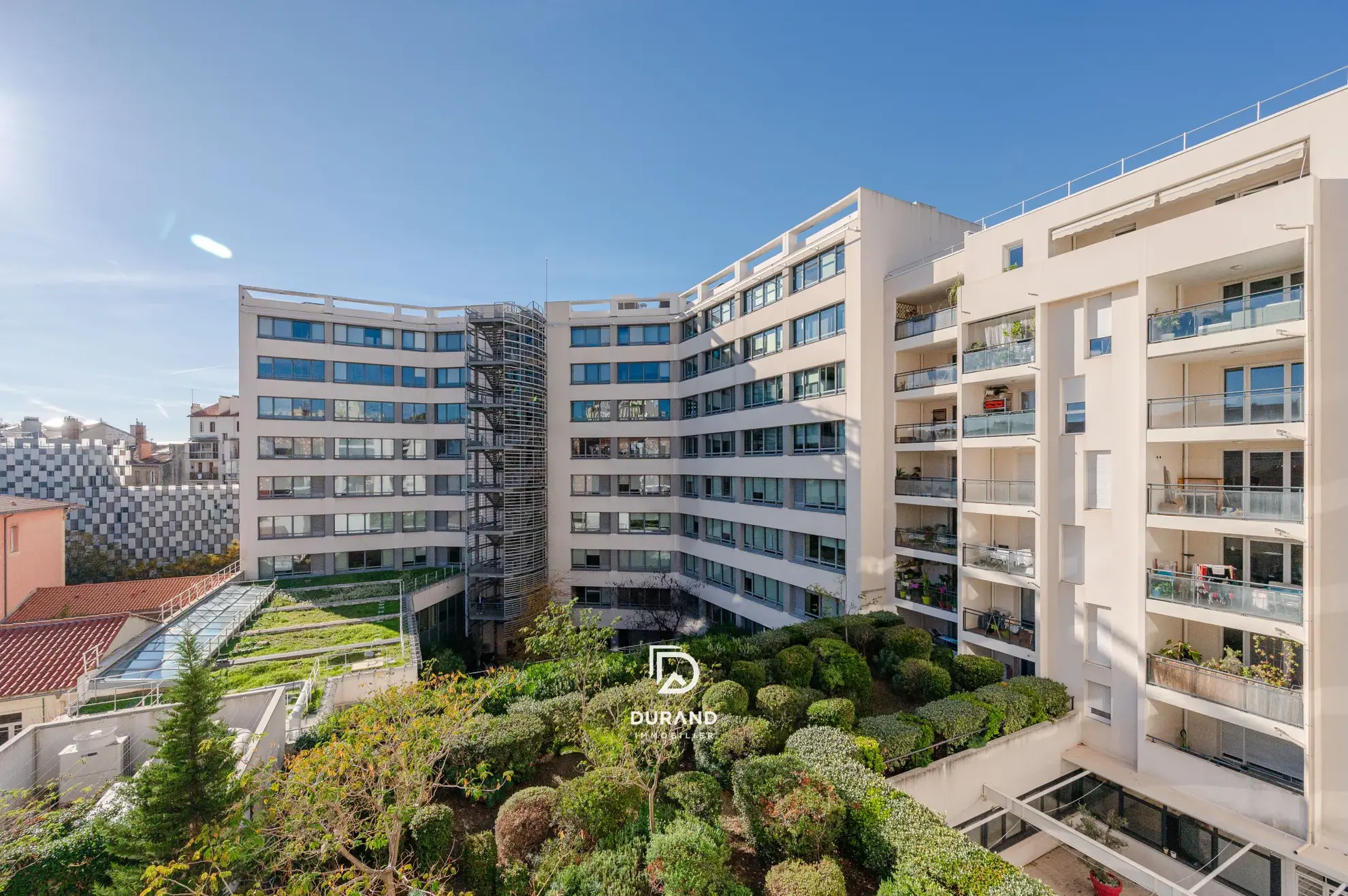 Appartement T3 avec terrasse à Marseille La Joliette – centre-ville et vue dégagée 