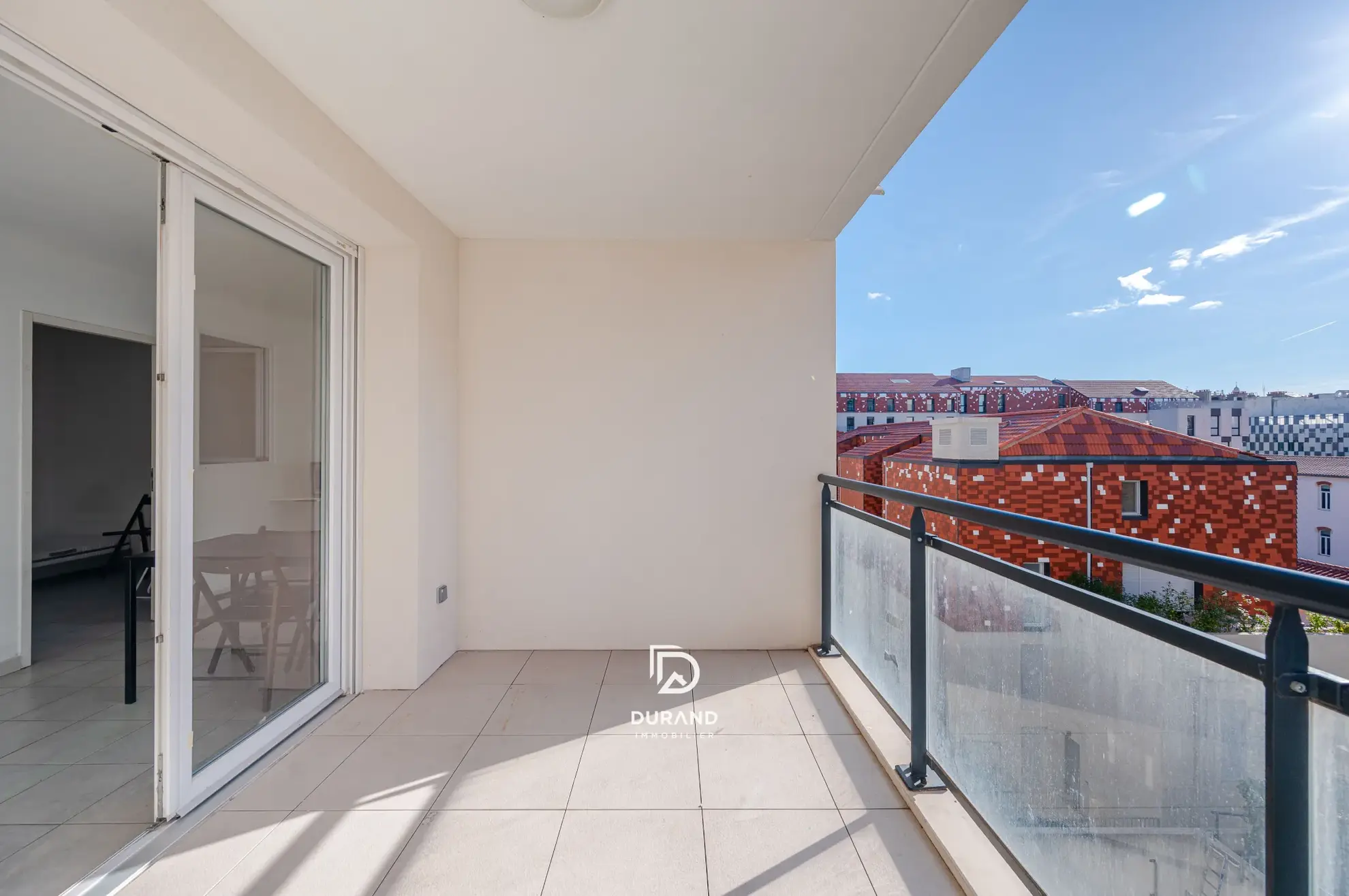Appartement T3 avec terrasse à Marseille La Joliette – centre-ville et vue dégagée 