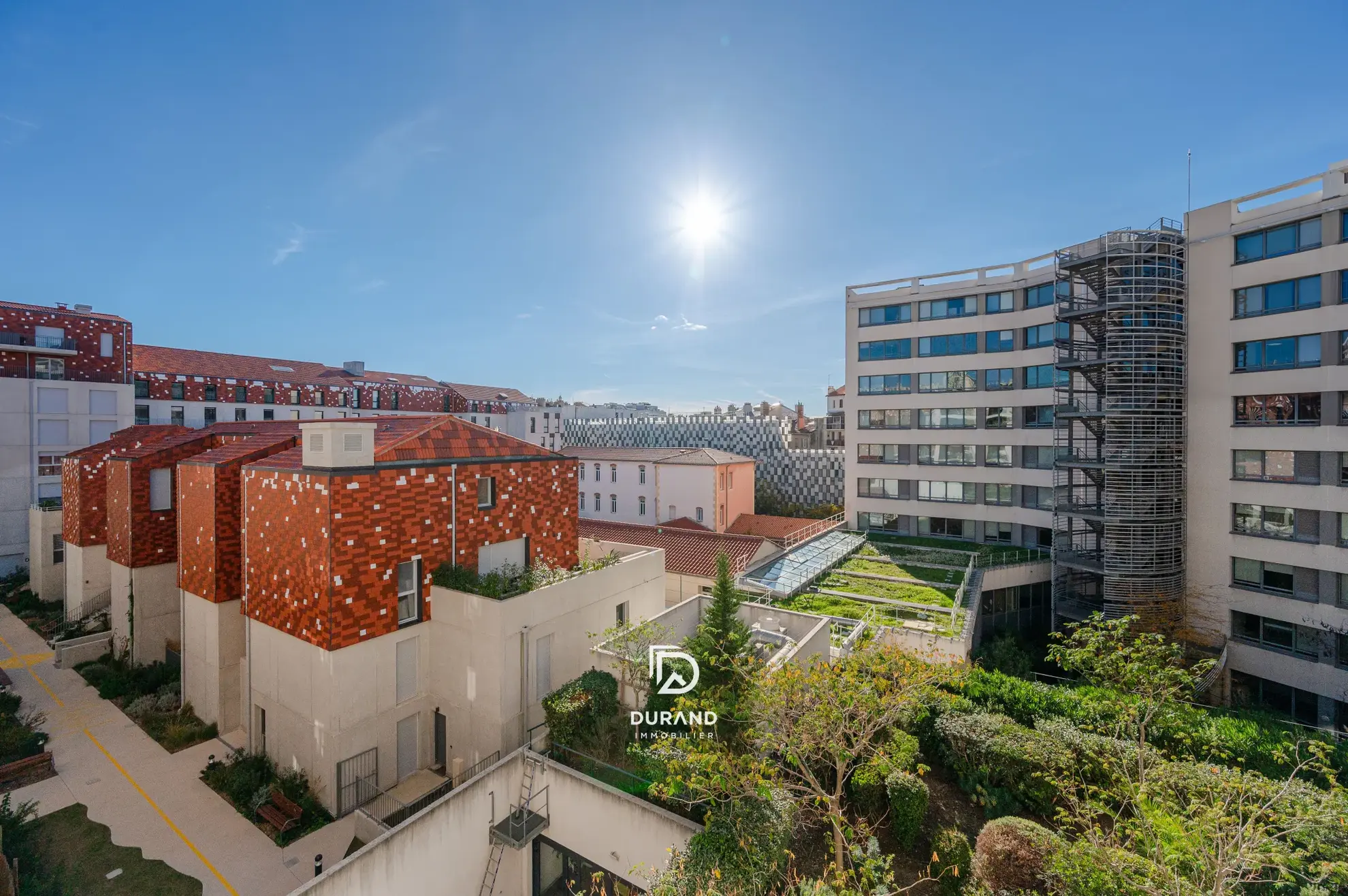 Appartement T3 avec terrasse à Marseille La Joliette – centre-ville et vue dégagée 