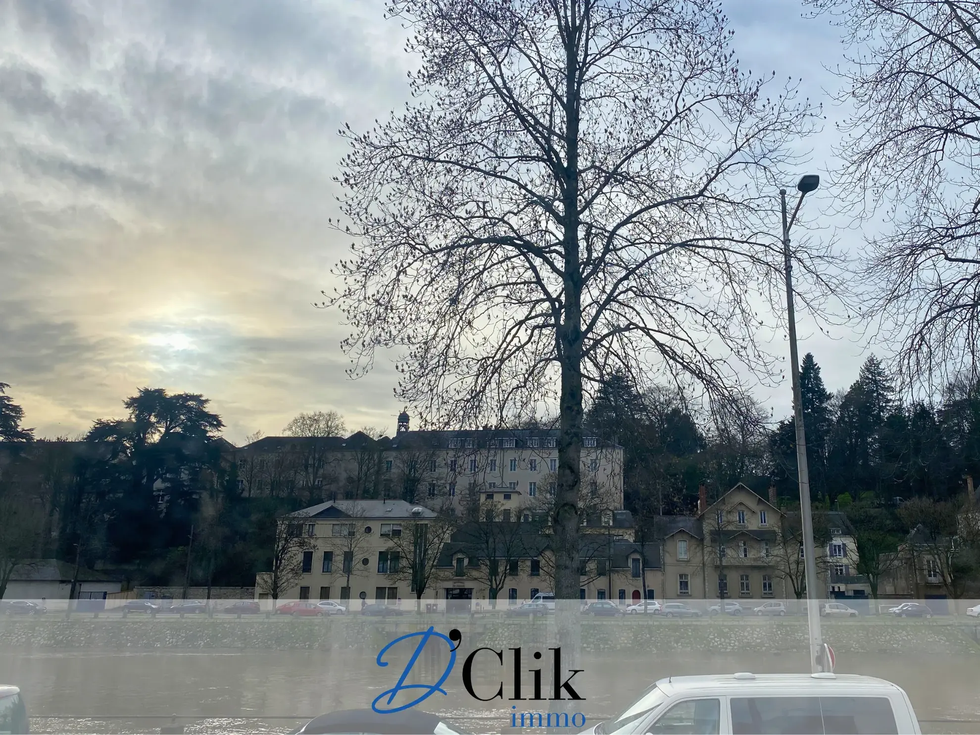 Maison avec vue sur la Mayenne à Laval – Potentiel locatif et charme exceptionnel