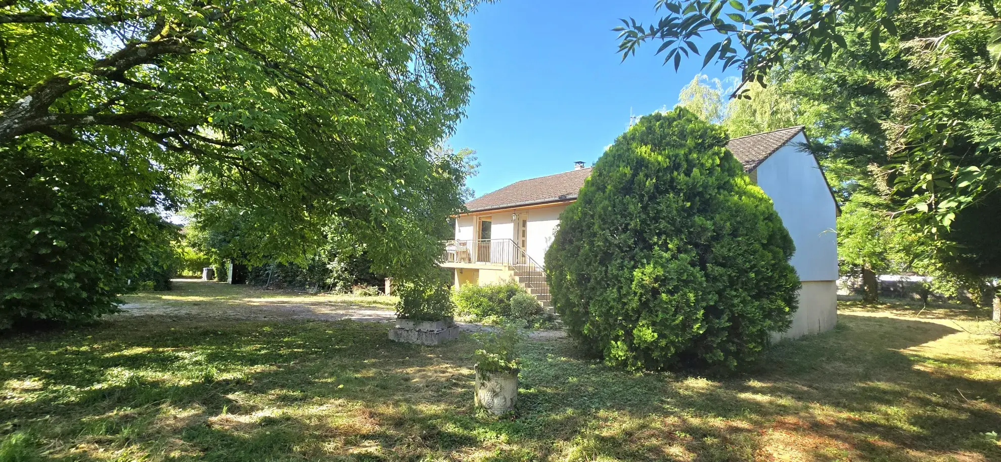 Maison à rénover de 87 m² à Izier proche Dijon avec jardin et garage