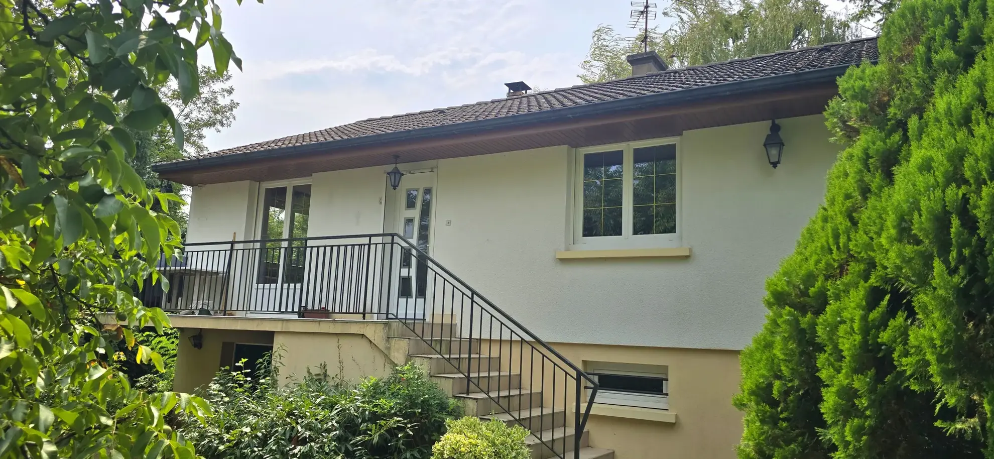 Maison à rénover de 87 m² à Izier proche Dijon avec jardin et garage 