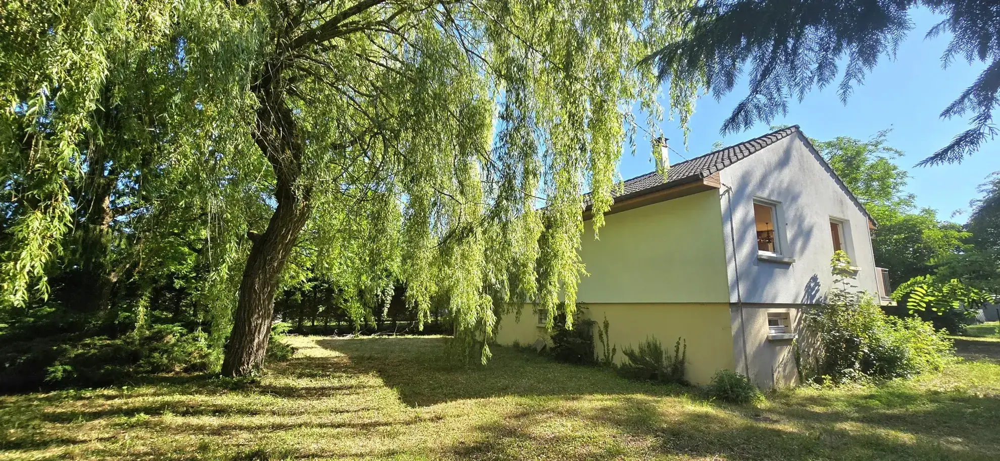 Maison à rénover de 87 m² à Izier proche Dijon avec jardin et garage 