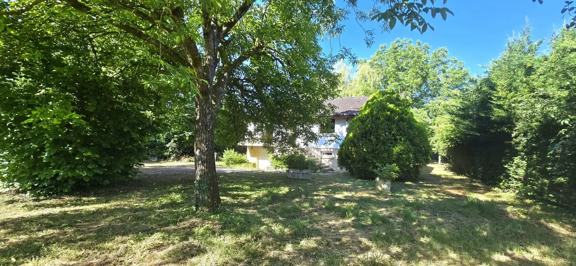 Maison à rénover de 87 m² à Izier proche Dijon avec jardin et garage 