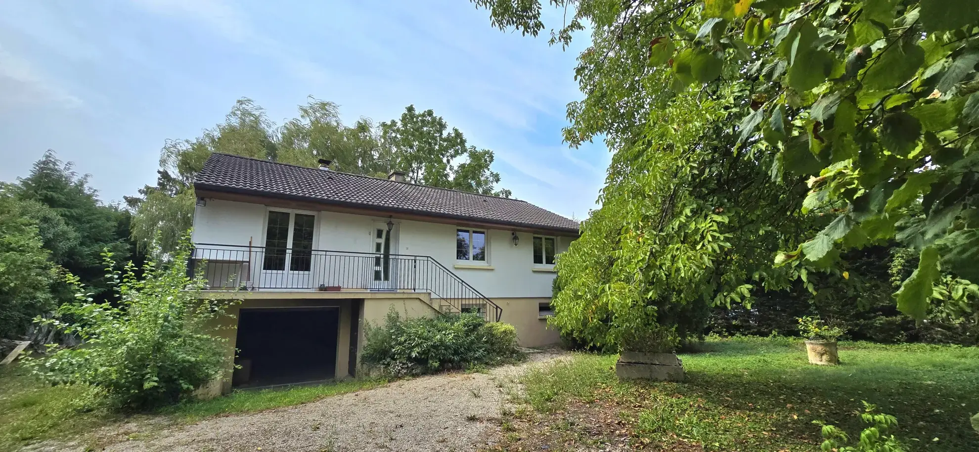 Maison à rénover de 87 m² à Izier proche Dijon avec jardin et garage 