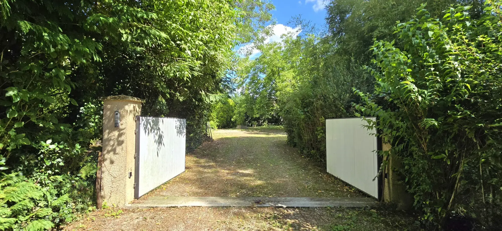 Maison à rénover de 87 m² à Izier proche Dijon avec jardin et garage 