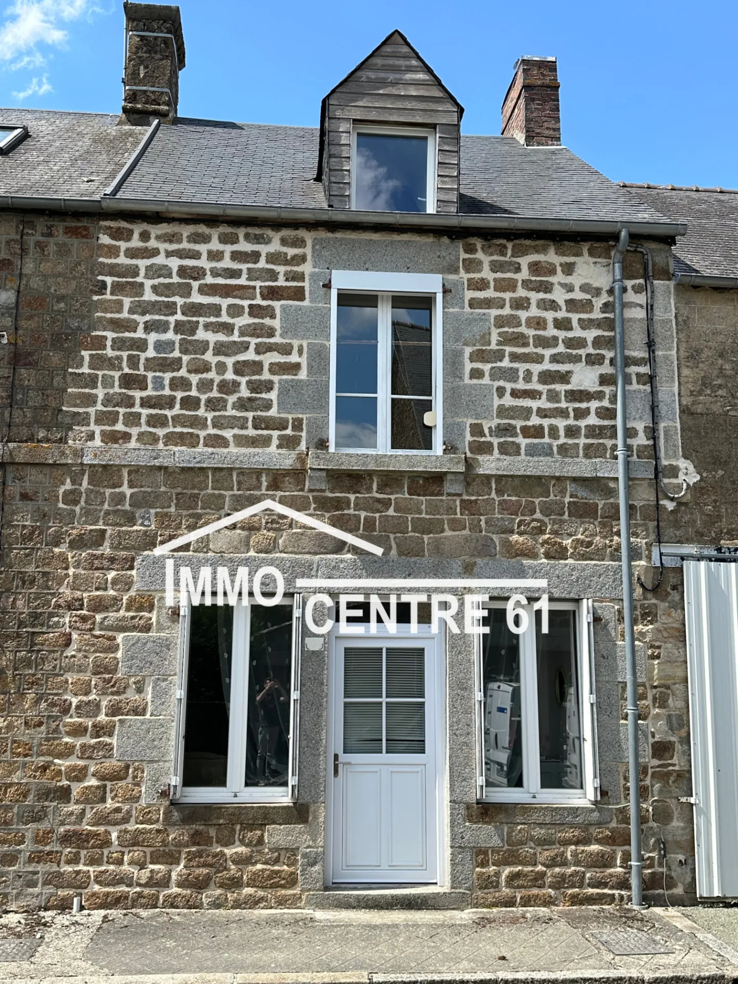 Maison de village avec dépendance et jardin à Carrouges à vendre
