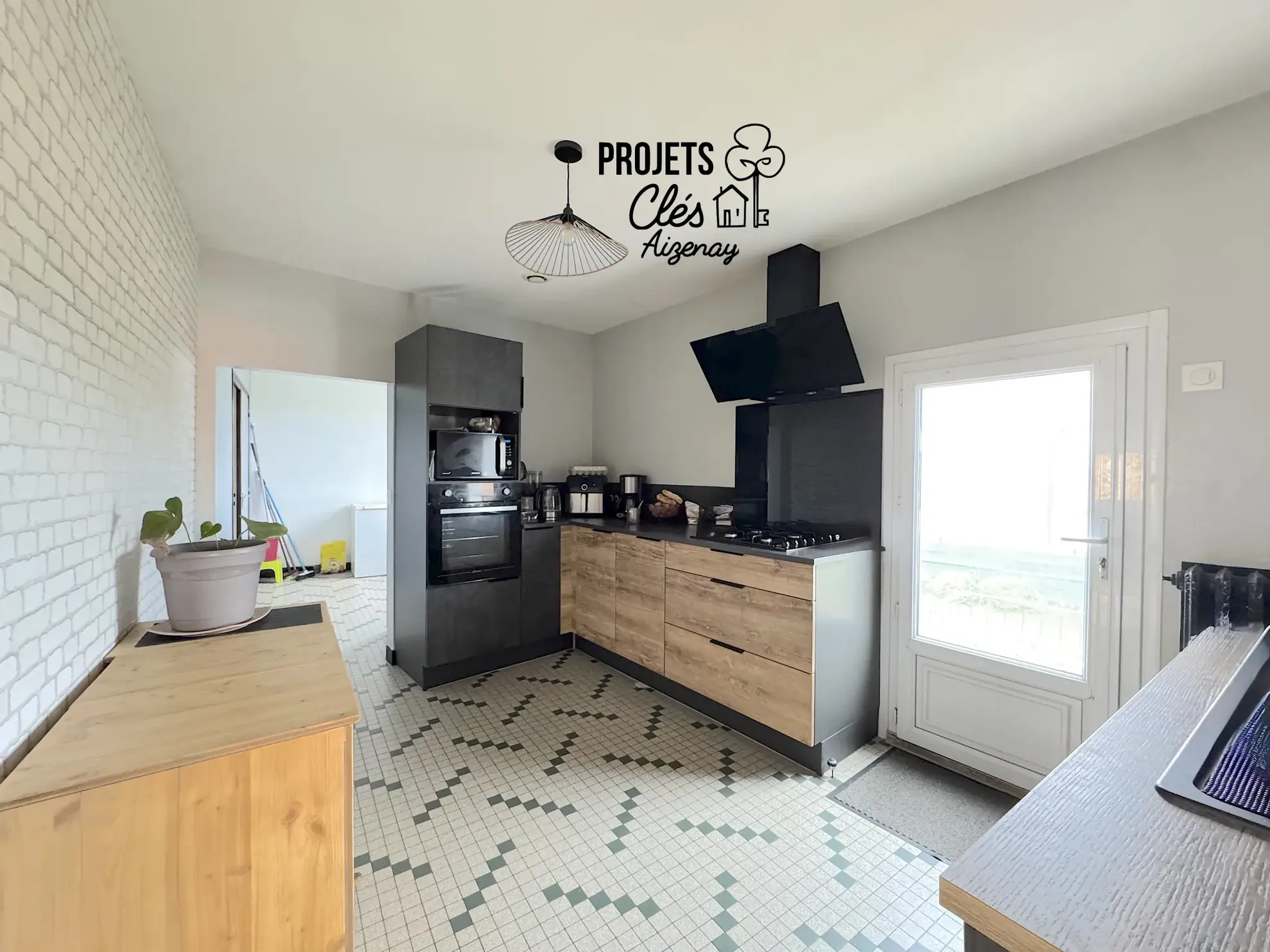 Maison en pierre à Maché avec grenier aménageable et garage - Opportunité à saisir 