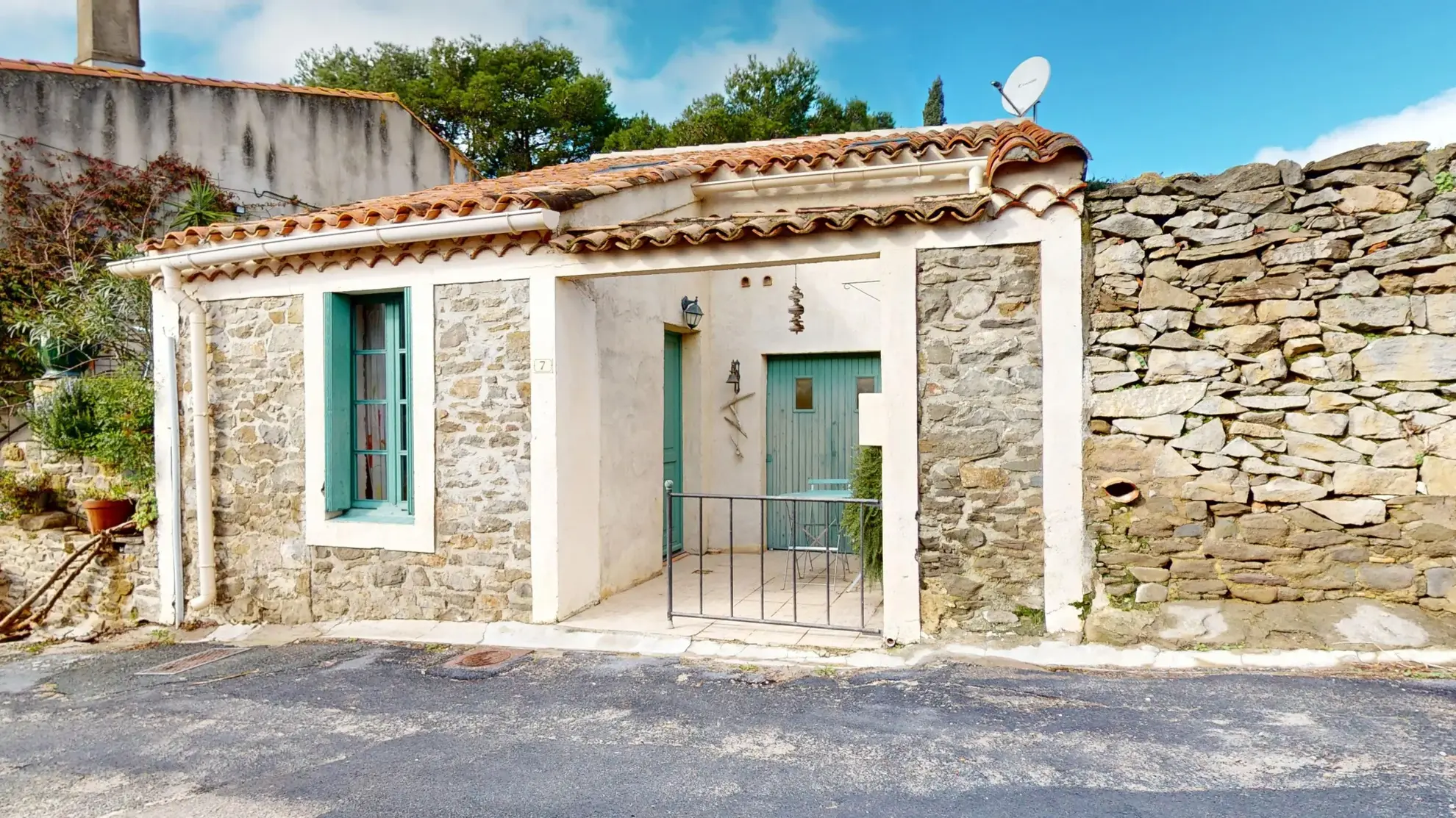 Maison de village en pierres avec vue panoramique à Escales dans les Corbières 