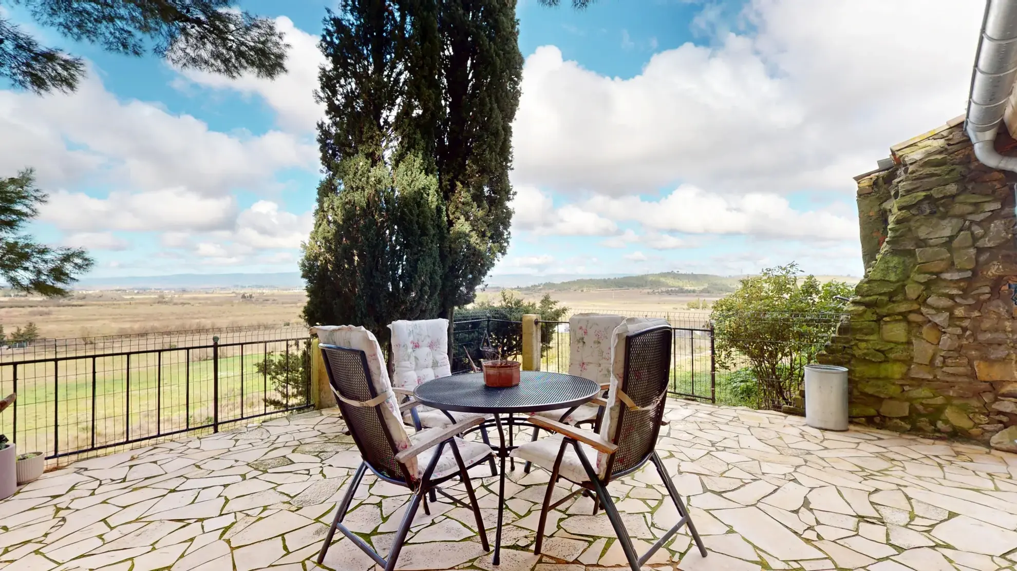 Maison de village en pierres avec vue panoramique à Escales dans les Corbières 