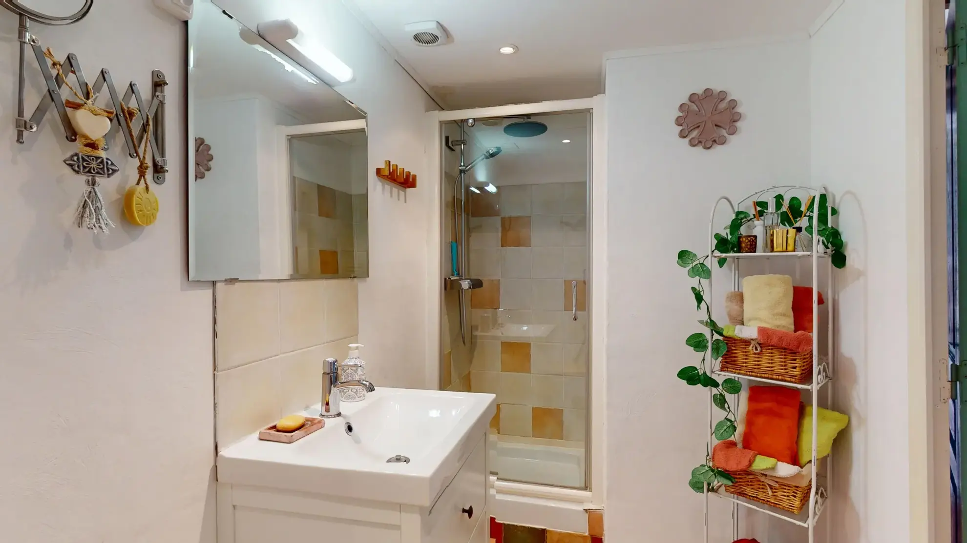 Maison de village en pierres avec vue panoramique à Escales dans les Corbières 