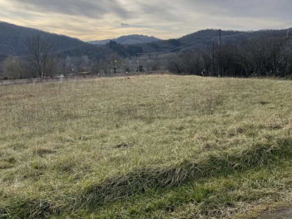 Terrain constructible viabilisé à Monteils, proche Villefranche de Rouergue