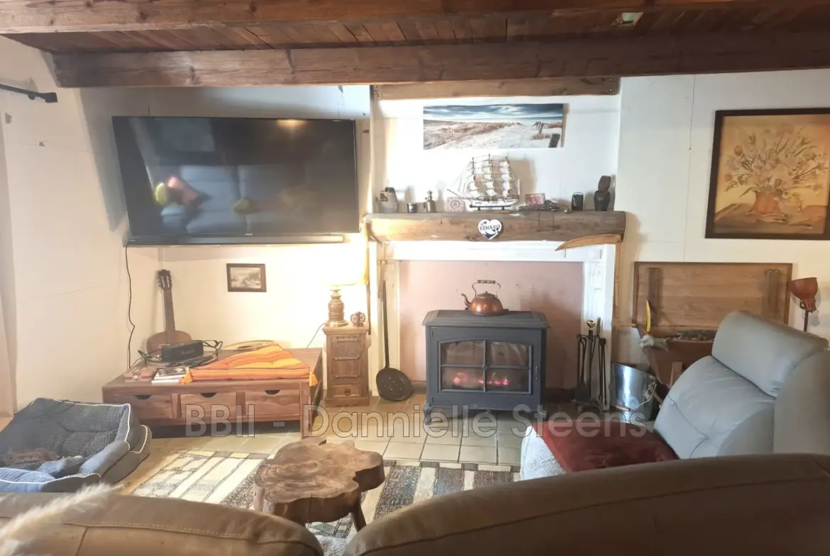 Maison à vendre de 110 m² à Saint-Connan avec jardin et atelier 
