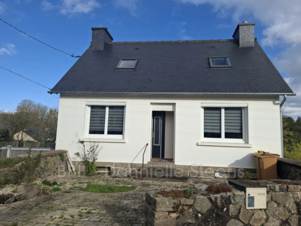 Maison familiale à Quintin, 72 m² avec studio, jardin et rénovation récente en Bretagne