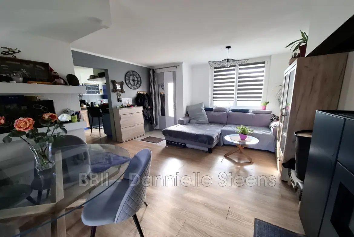 Maison familiale à Quintin, 72 m² avec studio, jardin et rénovation récente en Bretagne 