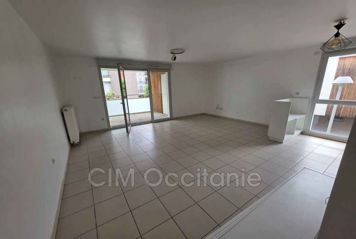 Appartement 3 pièces à rénover à Toulouse avec terrasse et parking 