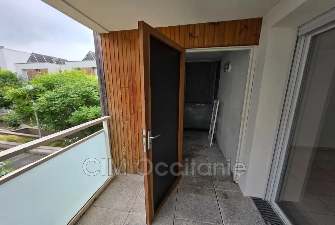 Appartement 3 pièces à rénover à Toulouse avec terrasse et parking 