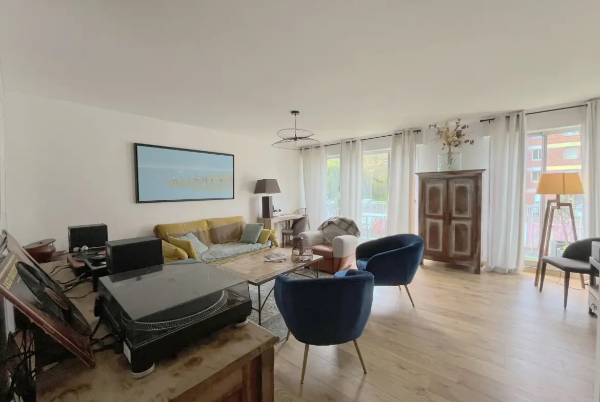 Appartement T2 rénové avec terrasse, parking et cave à Honfleur 