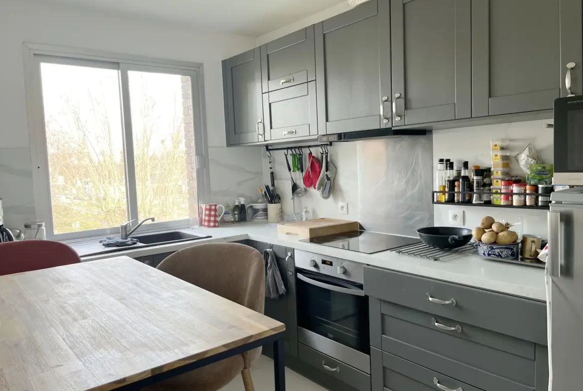 Appartement T2 rénové avec terrasse, parking et cave à Honfleur 