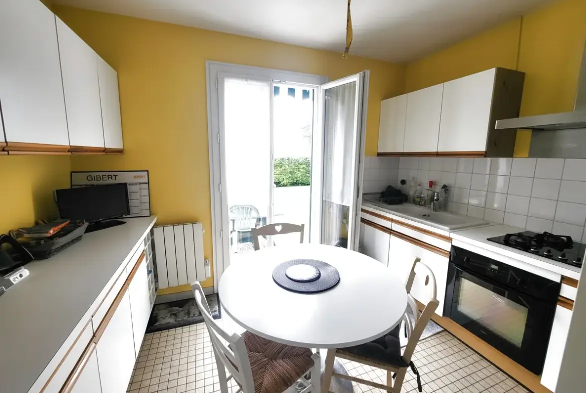 Maison de plain-pied avec 3 chambres à Nogent l'Artaud, proche gare 