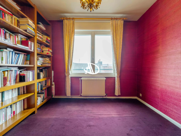 Appartement T4 à Lille avec cave, parking et balcon – Opportunité à rénover