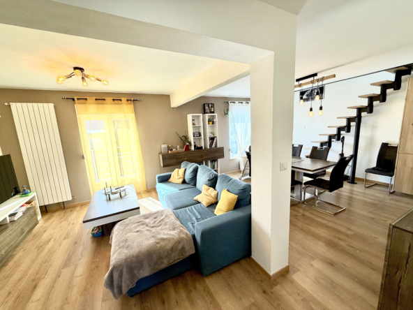 Appartement en duplex rénové avec jardin et parking à Hagondange - Proche gare SNCF