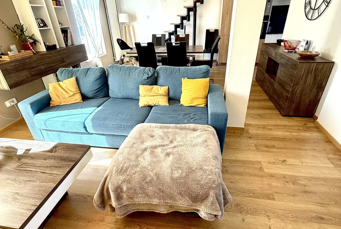 Appartement en duplex rénové avec jardin et parking à Hagondange - Proche gare SNCF 