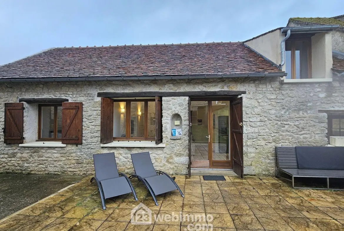 Maison lumineuse de 75 m² avec dépendance à Pithiviers, charme et possibilités d'aménagement 