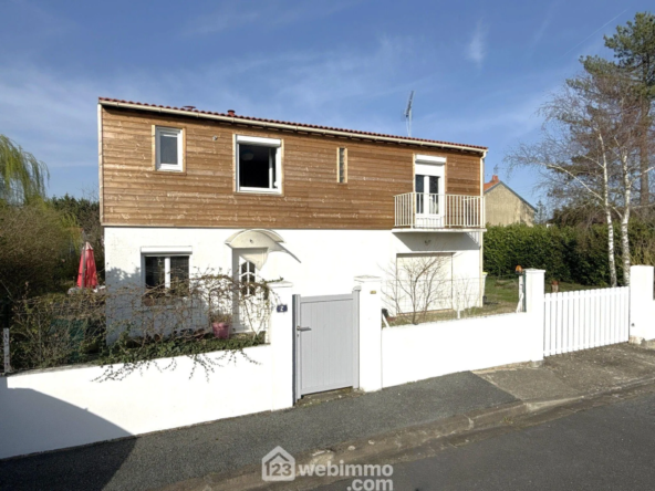 Maison à vendre de 134 m² avec jardin et garage à Poitiers