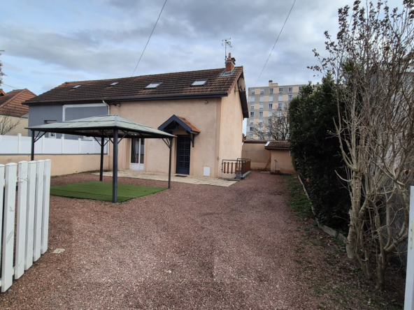Maison à vendre à Roanne - 3 chambres, jardin clos, proches commodités