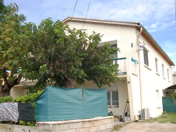 Maison de 240 m² avec 3 appartements à Alès, terrain de 1100 m², idéal pour investissement ou résidence principale