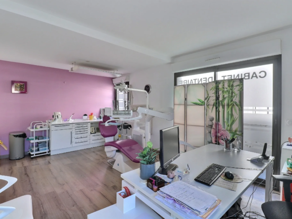 Local professionnel à vendre à Montpellier - 44,20 m² avec terrasse et parking