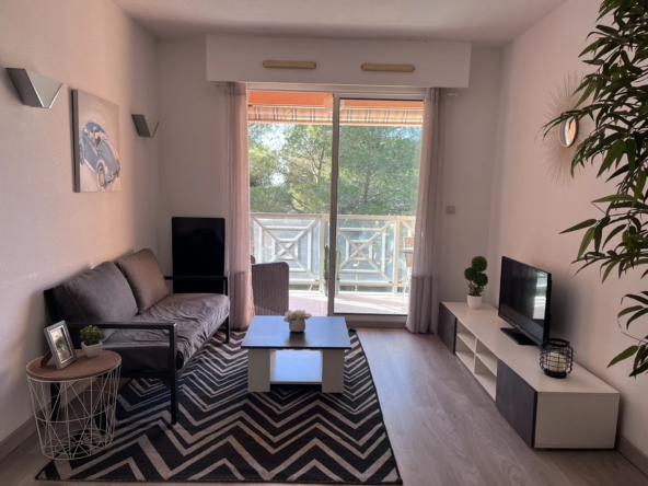 Appartement 2 pièces avec balcon et parking dans le Domaine des Grands Pins à Saint-Raphaël