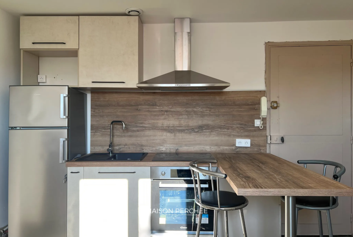 Appartement 2 pièces rénové à Draguignan - Dernier étage avec vue 