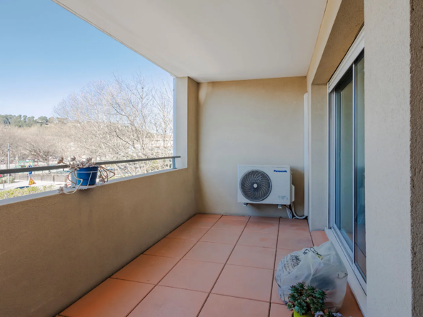 Appartement T3 avec terrasse en viager occupé à Vedène