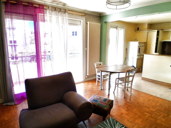 Appartement lumineux de 74 m² à Millau avec balcons exposés, idéal pour famille