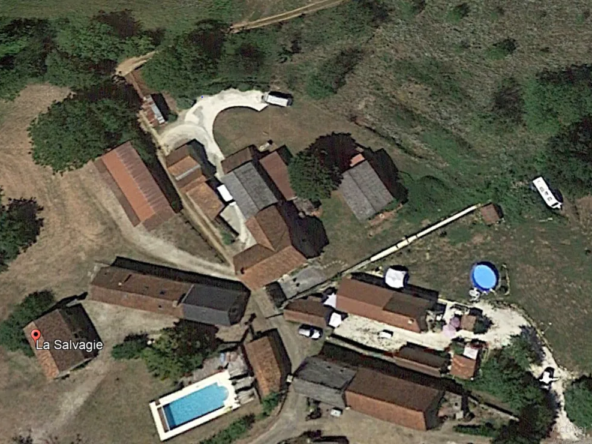 Corps de Ferme en Périgord Noir avec dépendances et terrain arboré