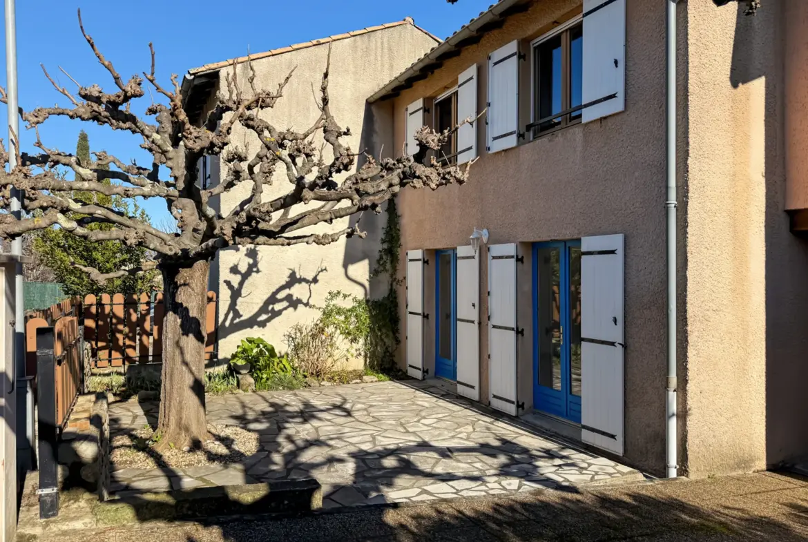 Maison à vendre de 100 m² à Saint-Sernin avec jardin et garage 